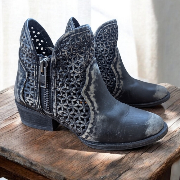 Circle G by Corral Distress Cut-out Western Bootie - Picture 1 of 14
